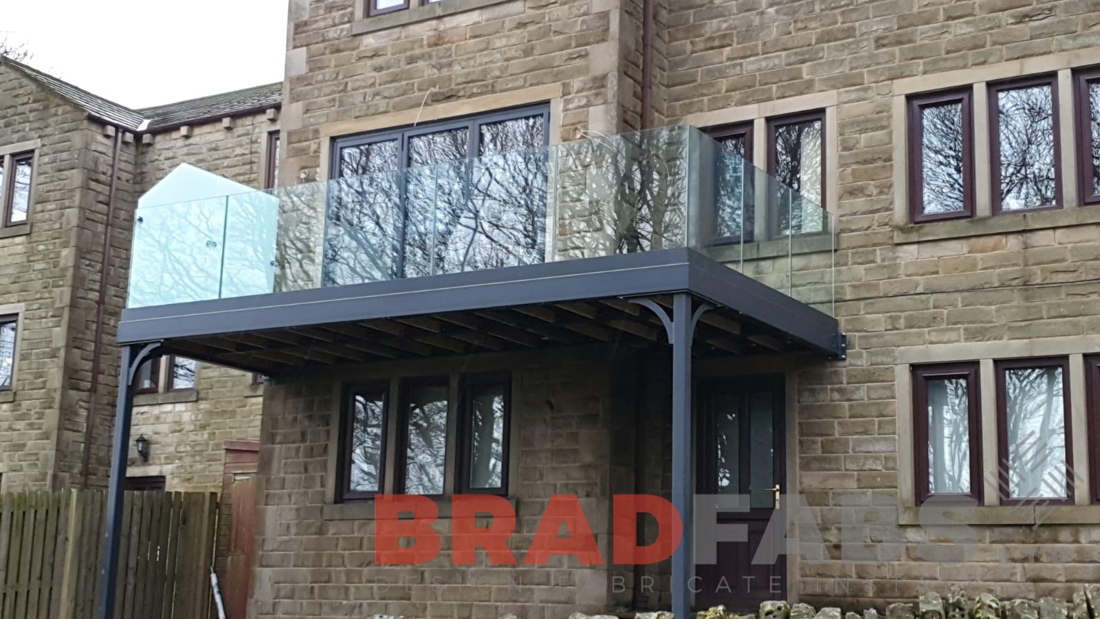 Bradfabs, channel system infinity glass balustrade with privacy screen to one side 