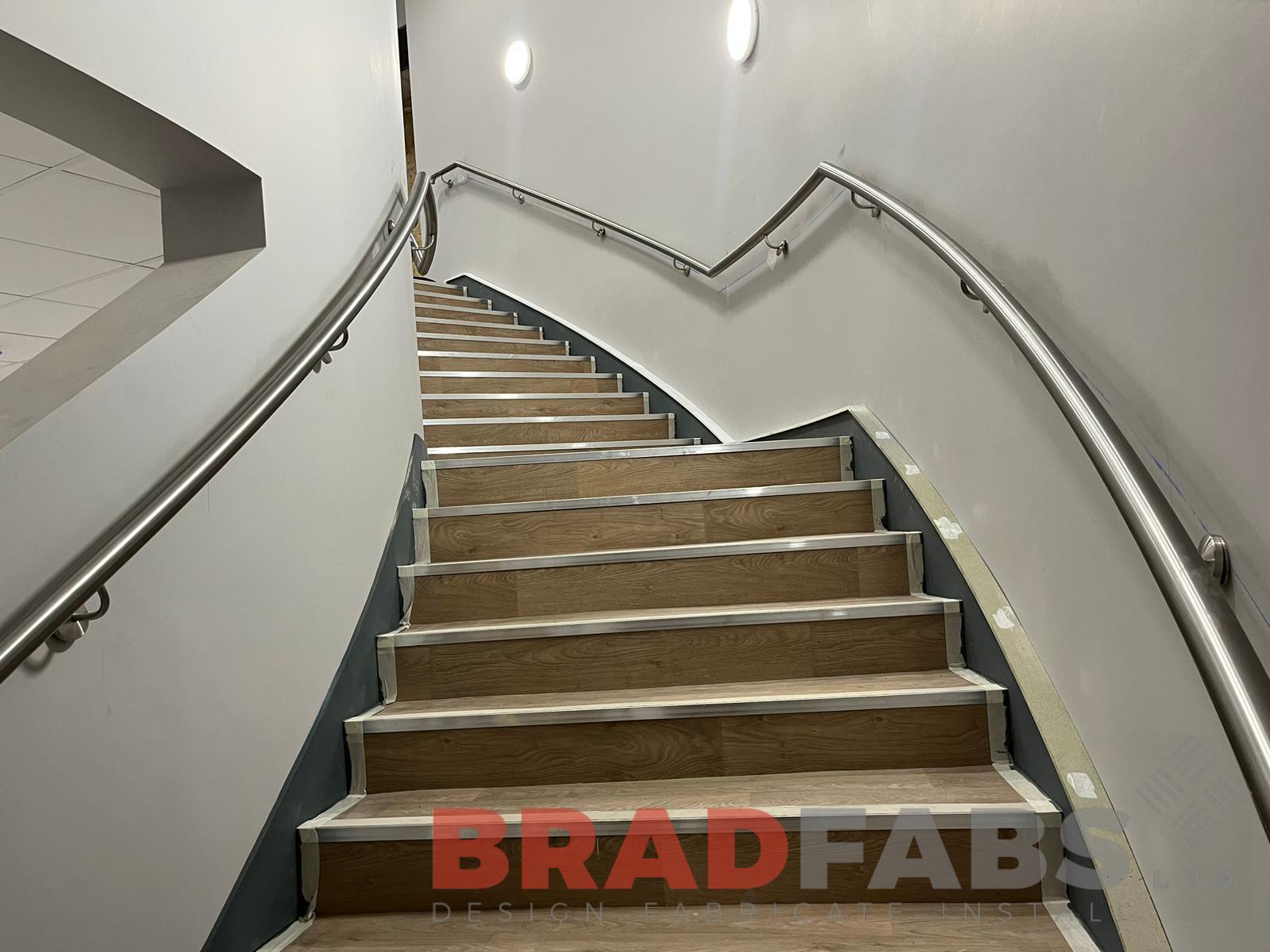 Beautiful view of Curved Metal Handrail For Apartment Staircase