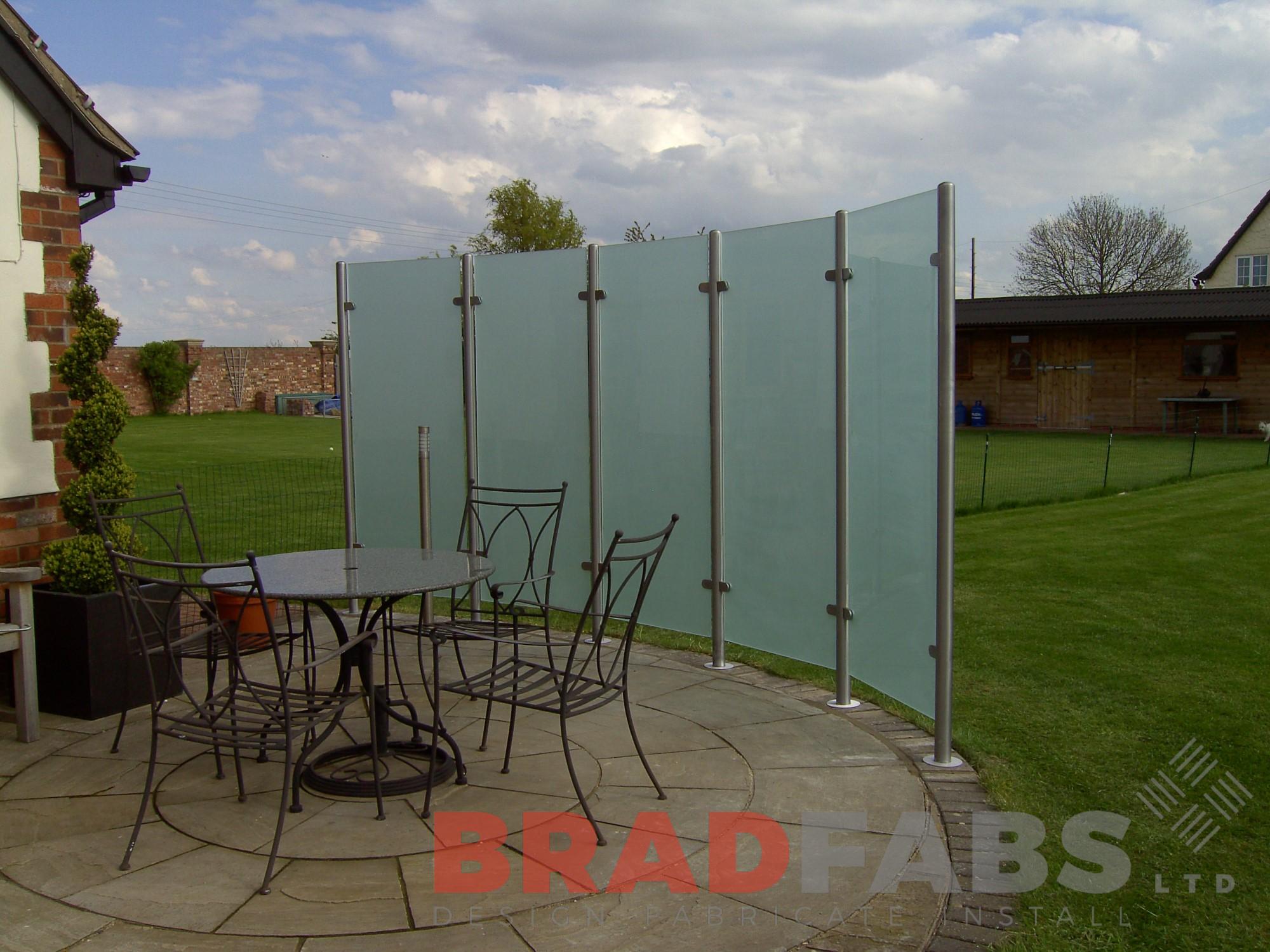 privacy screens fabricated in bradford, frosted glass screens manufactured by bradfabs