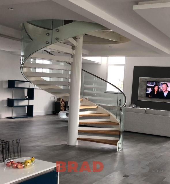 Stunning curved glass domestic spiral staircase by Bradfabs